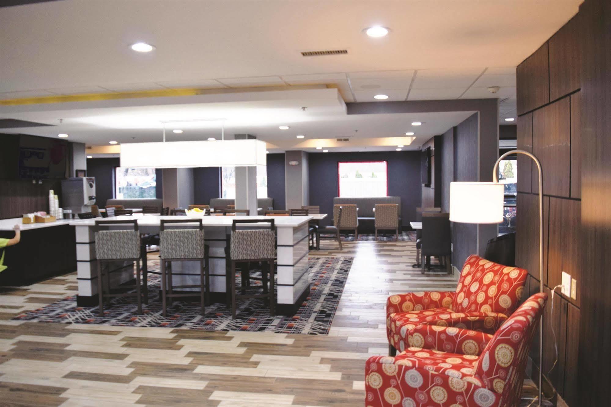 La Quinta Inn & Suites By Wyndham Dc Metro Capital Beltway Capitol Heights Exterior foto